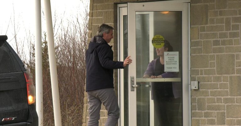 Premier Houston meets with Mi’kmaw chiefs as tensions rise over cannabis crackdown